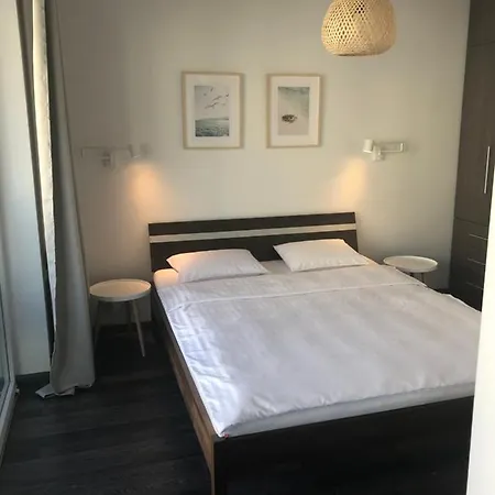 Stella Baltic 33 *